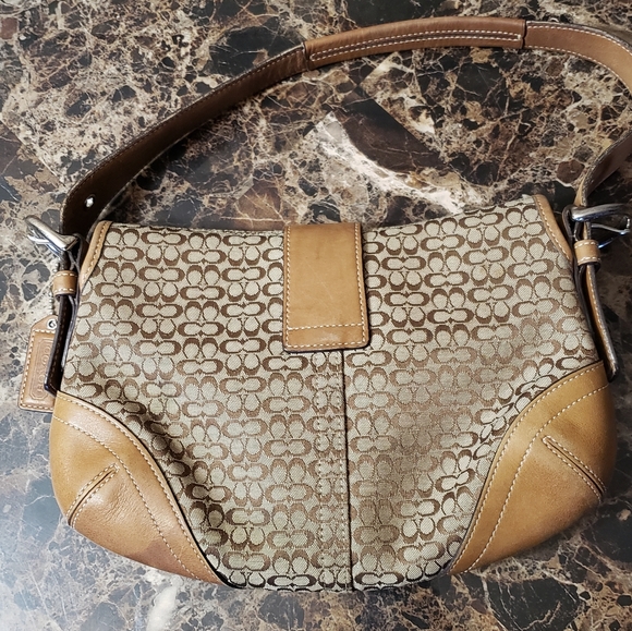 Coach Signature Canvas and Leather shoulder bag - Picture 3 of 4